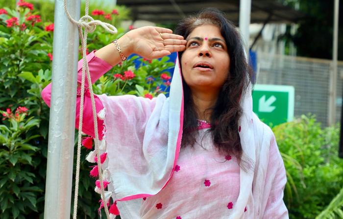 GUVNL MD hoists national flag